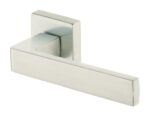 Maniglia quadrata per porta battente cromo satinato Maniglia quadrata per porta battente cromo satinato